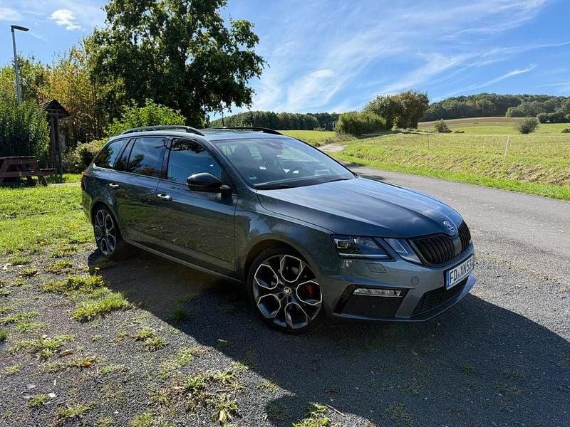 Grau Gebraucht 2018 Skoda Octavia RS Kombi | 14.200 € (Guter Preis) - Bild 1/4