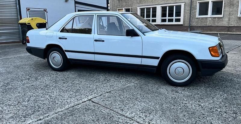 Gebraucht Mercedes 200 72 PS (52 kW) 1988 Limousine