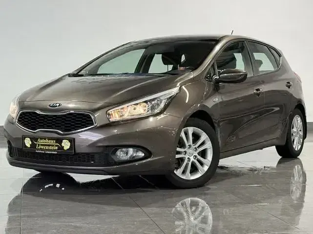 Gebraucht Kia Ceed Edition 7 99 PS (72 kW) 2014 Braun Kleinwagen