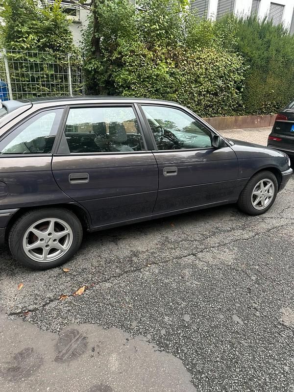 Gebraucht Opel Astra 101 PS (74 kW) 1995 Blau Kleinwagen