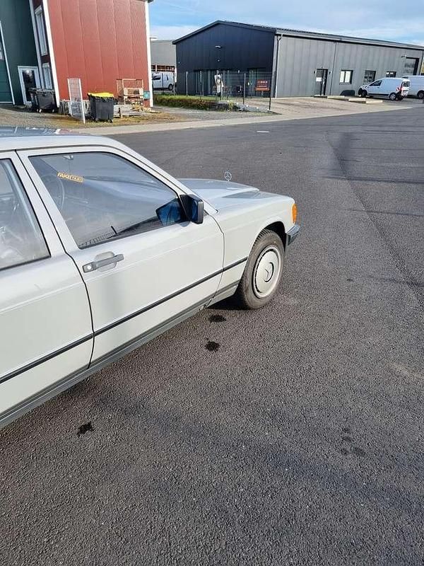 Gebraucht Mercedes 190 72 PS (52 kW) 1986 Limousine