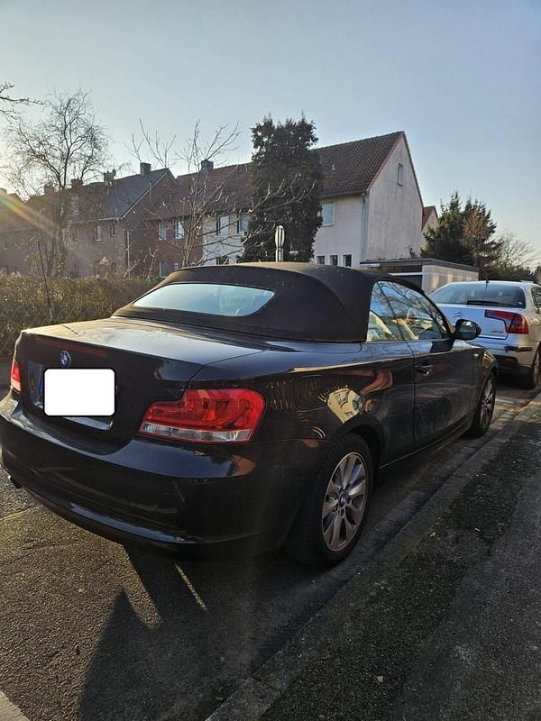 Gebraucht BMW 120 Cabriolet 140 PS (102 kW) 2011 Schwarz Cabrio