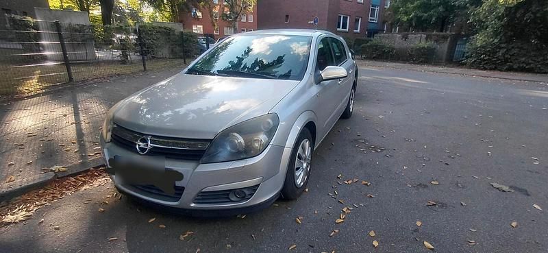 Silber Gebraucht 2005 Opel Astra Limousine | 2.499 € (Fairer Preis) - Bild 1/4