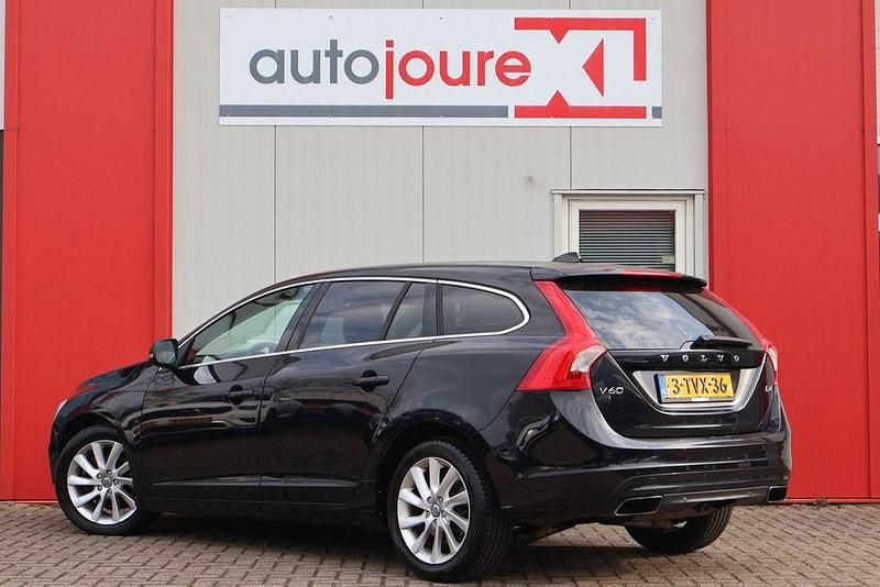 Gebraucht Volvo V60 Momentum 181 PS (133 kW) 2014 Schwarz Kombi