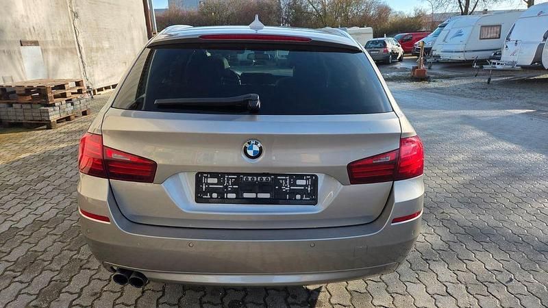 Gebraucht BMW 520 190 PS (139 kW) 2015 Silber Kombi