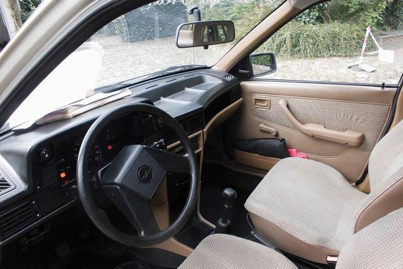 Gebraucht Opel Kadett 75 PS (55 kW) 1986 Gold Limousine