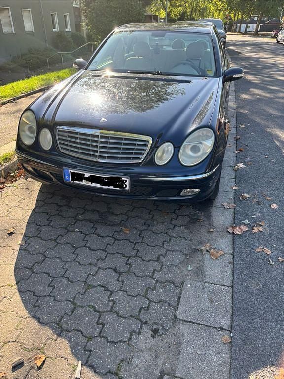 Blau Gebraucht 2002 Mercedes E200 Elegance Limousine | 2.900 € (Fairer Preis) - Bild 1/4
