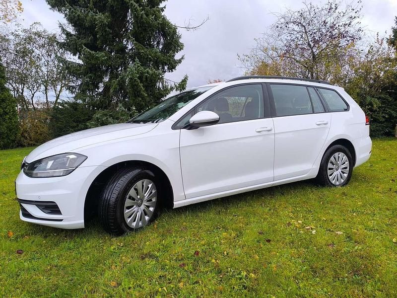 Weiß Gebraucht 2018 VW Golf VII Kombi | 10.500 € (Superpreis) - Bild 1/4