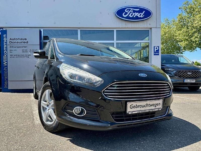 Iridiumschwarz metallic Gebraucht 2016 Ford S-MAX Titanium Van / Kleinbus | 14.990 € (Teuer) - Bild 1/4