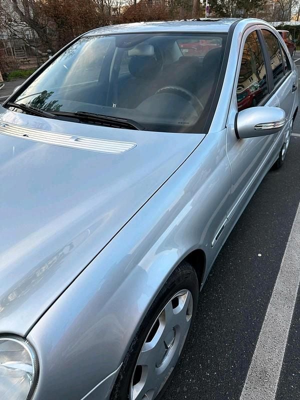 Grau Gebraucht 2006 Mercedes C220 Limousine | 6.000 € (Fairer Preis) - Bild 1/4
