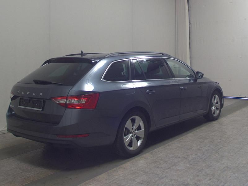 Gebraucht Skoda Superb 200 PS (147 kW) 2021 Quarz grau metallic Kombi