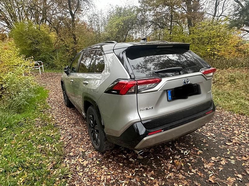 Gebraucht Toyota RAV4 Hybrid Style 218 PS (160 kW) 2024 Silber SUV