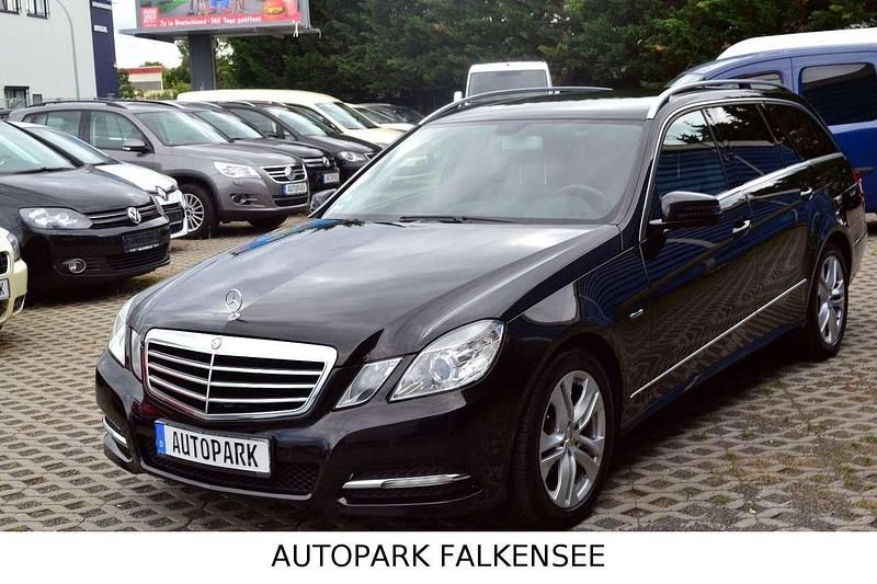 Obsidianschwarz Gebraucht 2012 Mercedes E200 Avantgarde Kombi | 6.999 € (Guter Preis) - Bild 1/4