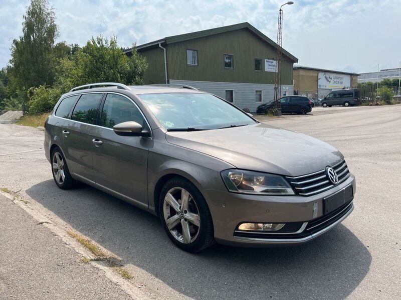 Second-hand VW Passat Highline 299 CP (219 kW) 2011 Maro Break