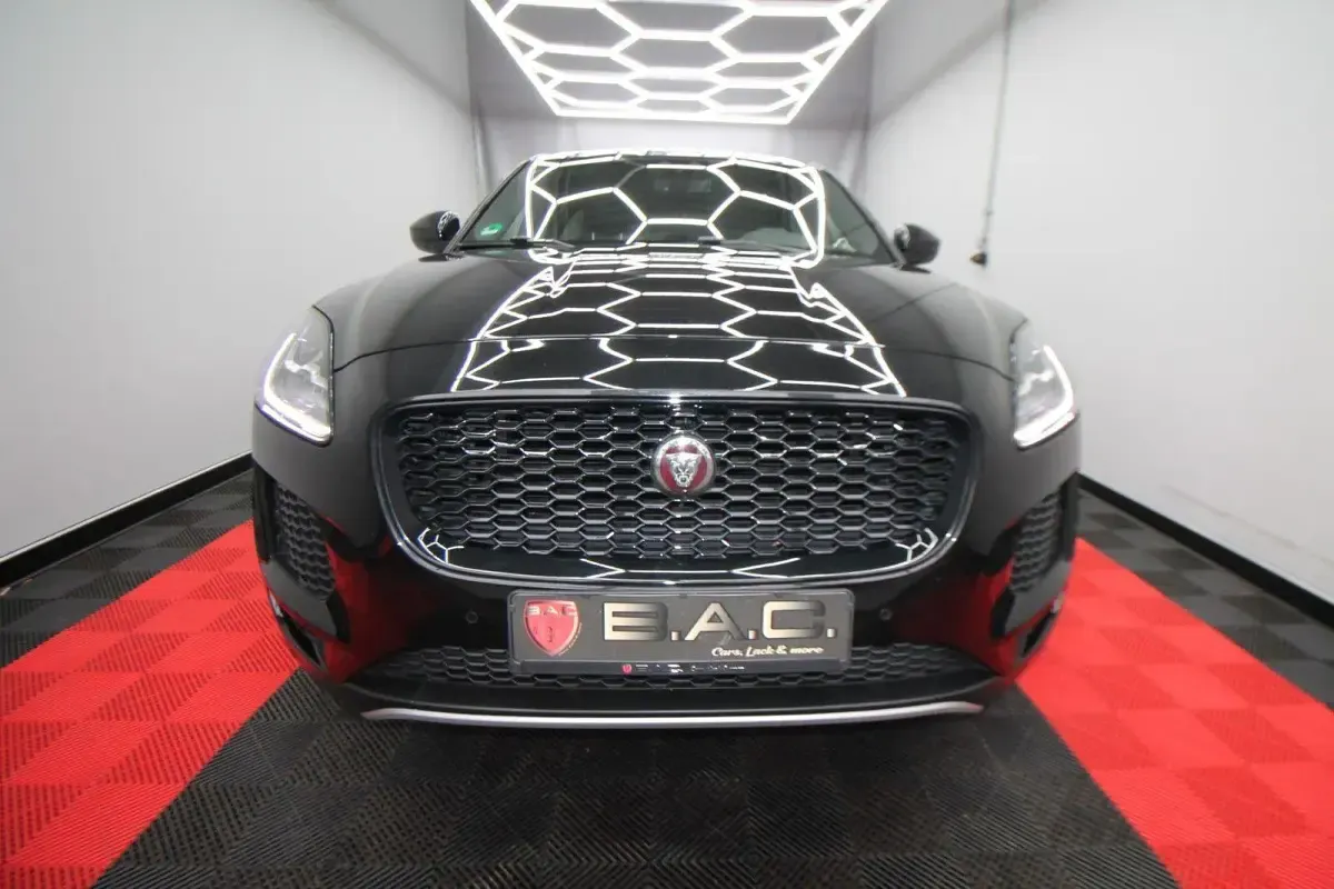 Usata Jaguar E-Pace R-Dynamic 200 CV (147 kW) 2019 Nero SUV