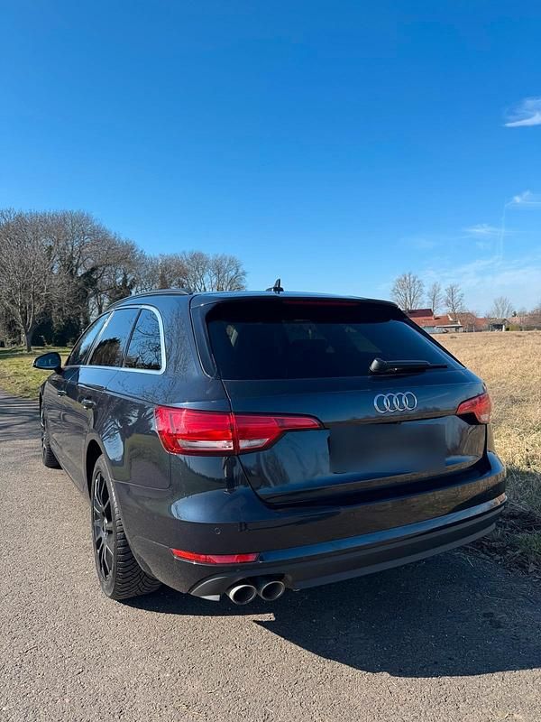 Gebraucht Audi A4 190 PS (139 kW) 2017 Blau Kombi