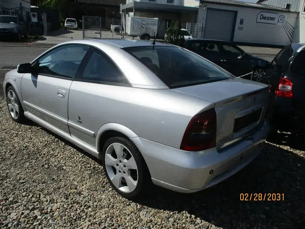 Gebraucht Opel Astra 147 PS (108 kW) 2003 Silber Coupé