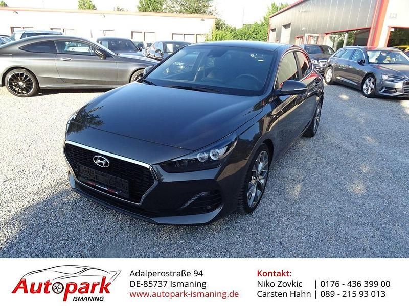 Braun Gebraucht 2017 Hyundai i30 Style Limousine | 14.990 € (Teuer) - Bild 1/4