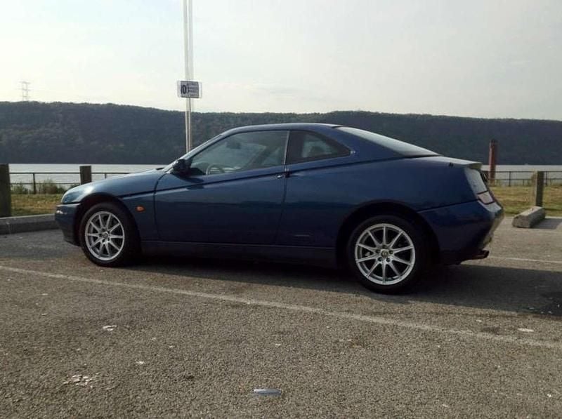 Blau Gebraucht 1996 Alfa Romeo GTV Coupé | 11.200 € - Bild 1/4