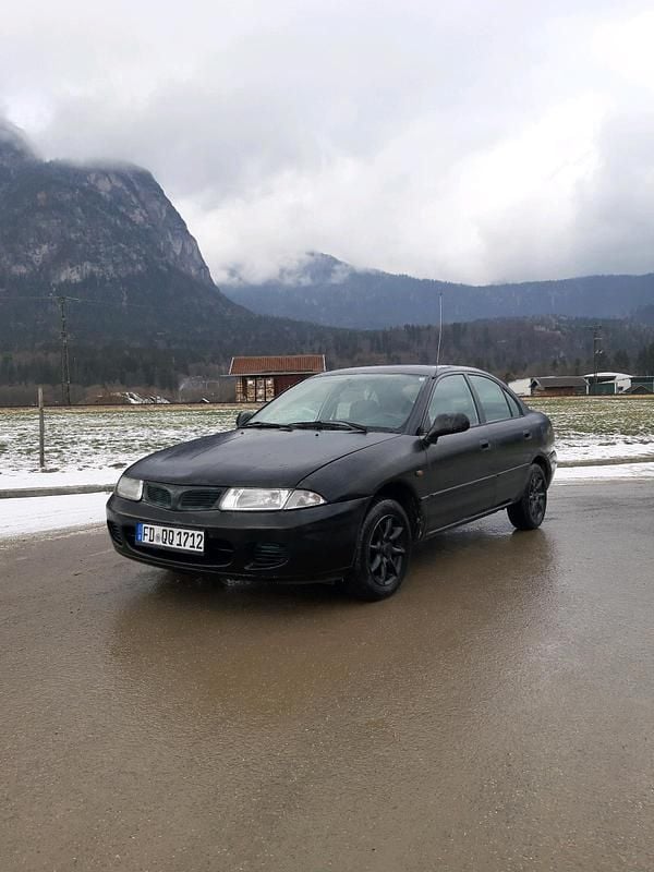 Schwarz Gebraucht 1997 Mitsubishi Carisma Limousine | 990 € (Fairer Preis) - Bild 1/4