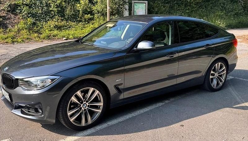 Grau Gebraucht 2015 BMW 318 Gran Turismo Sport Line Limousine | 15.990 € (Fairer Preis) - Bild 1/4