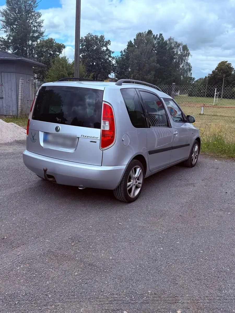 Gebraucht Skoda Roomster 63 PS (46 kW) 2008 Silber Van / Kleinbus