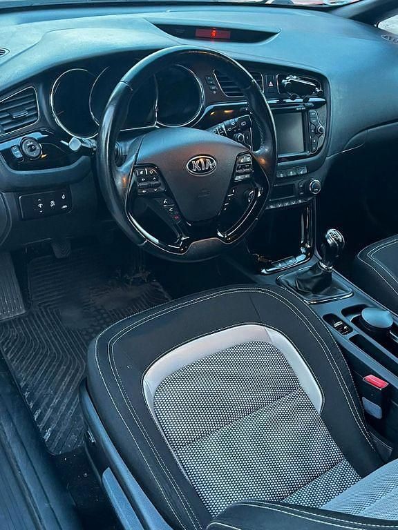 Gebraucht Kia ProCeed 135 PS (99 kW) 2013 Orange Kleinwagen