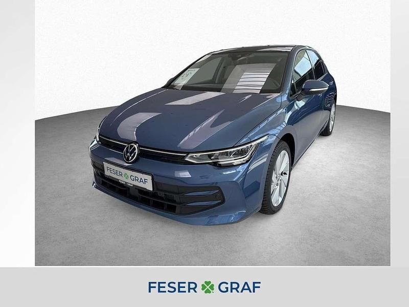 Anemonenblau metallic Gebraucht 2025 VW Golf VIII Life Limousine | 22.380 € (Superpreis) - Bild 1/4