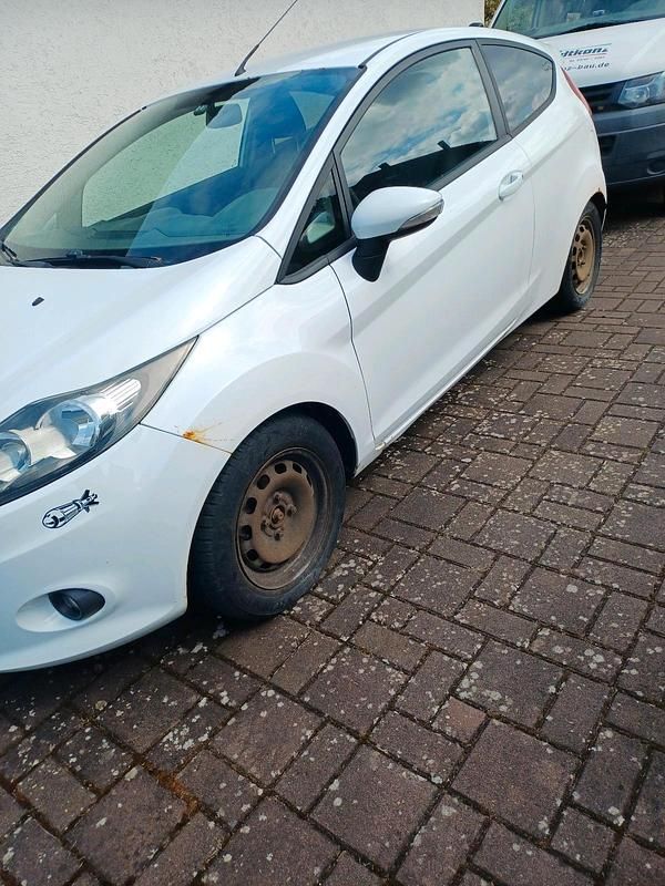 Gebraucht Ford Fiesta 96 PS (70 kW) 2009 Weiß Kleinwagen