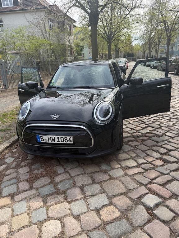 Second-hand Mini ONE Essential 102 CP (75 kW) 2021 Negru Hatchback