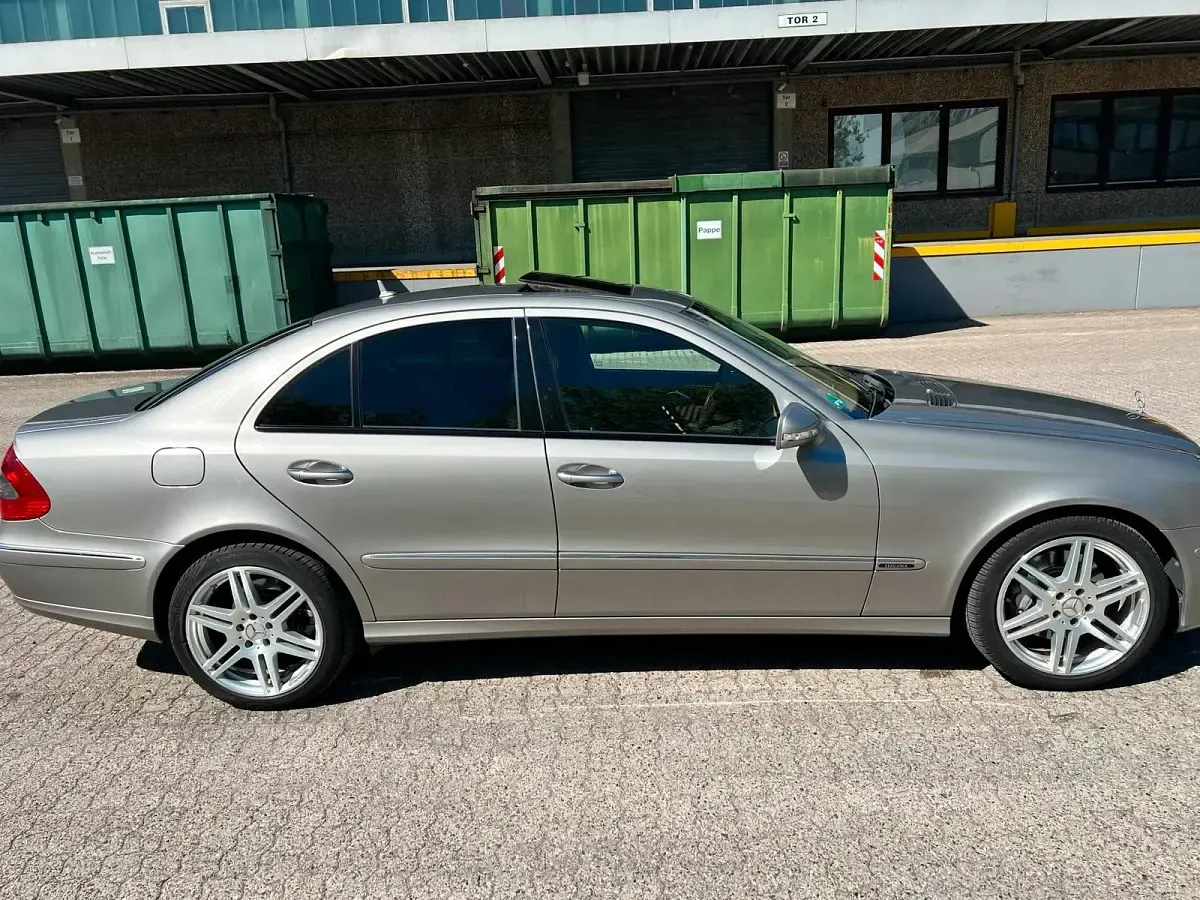 Gebraucht Mercedes E280 190 PS (139 kW) 2007 Beige Limousine