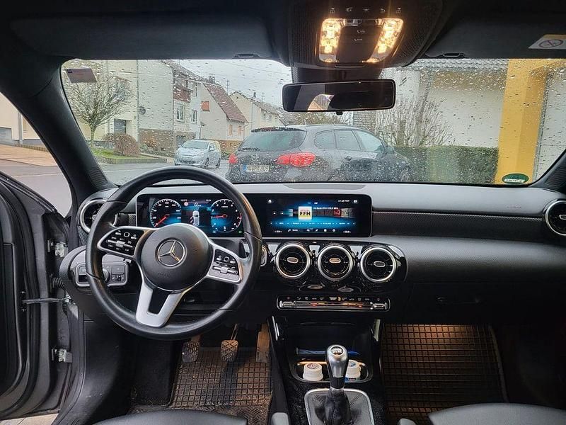 Gebraucht Mercedes A200 163 PS (119 kW) 2019 Grau Limousine