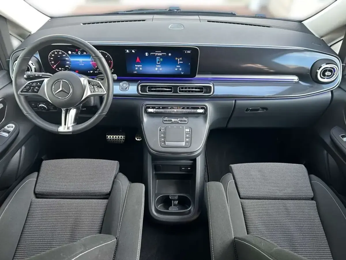 Gebraucht Mercedes V220 Style 163 PS (119 kW) 2025 Weiss Van / Kleinbus