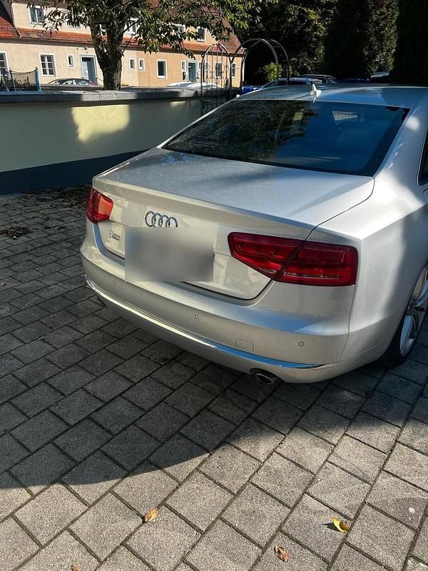 Second-hand Audi A8 250 CP (183 kW) 2010 Argintiu Berlinǎ