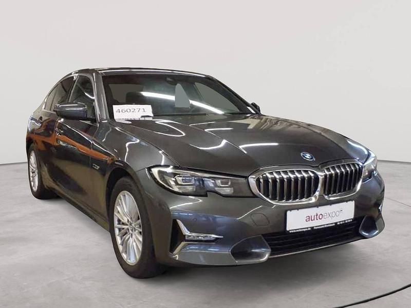 Mineralgrau metallic Gebraucht 2022 BMW 330e Luxury Line Limousine | 26.890 € - Bild 1/4