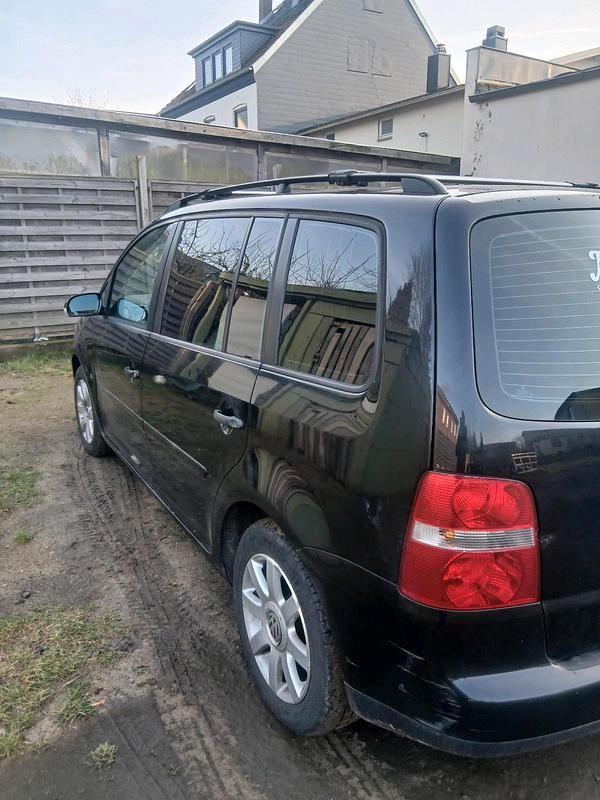Gebraucht VW Touran 105 PS (77 kW) 2006 Schwarz Van / Kleinbus