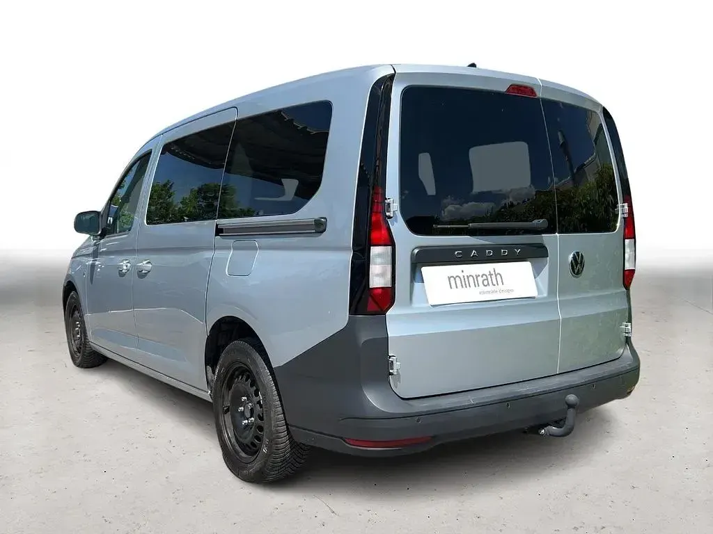 Gebraucht VW Caddy Maxi Basis 114 PS (83 kW) 2023 Silber Van / Kleinbus