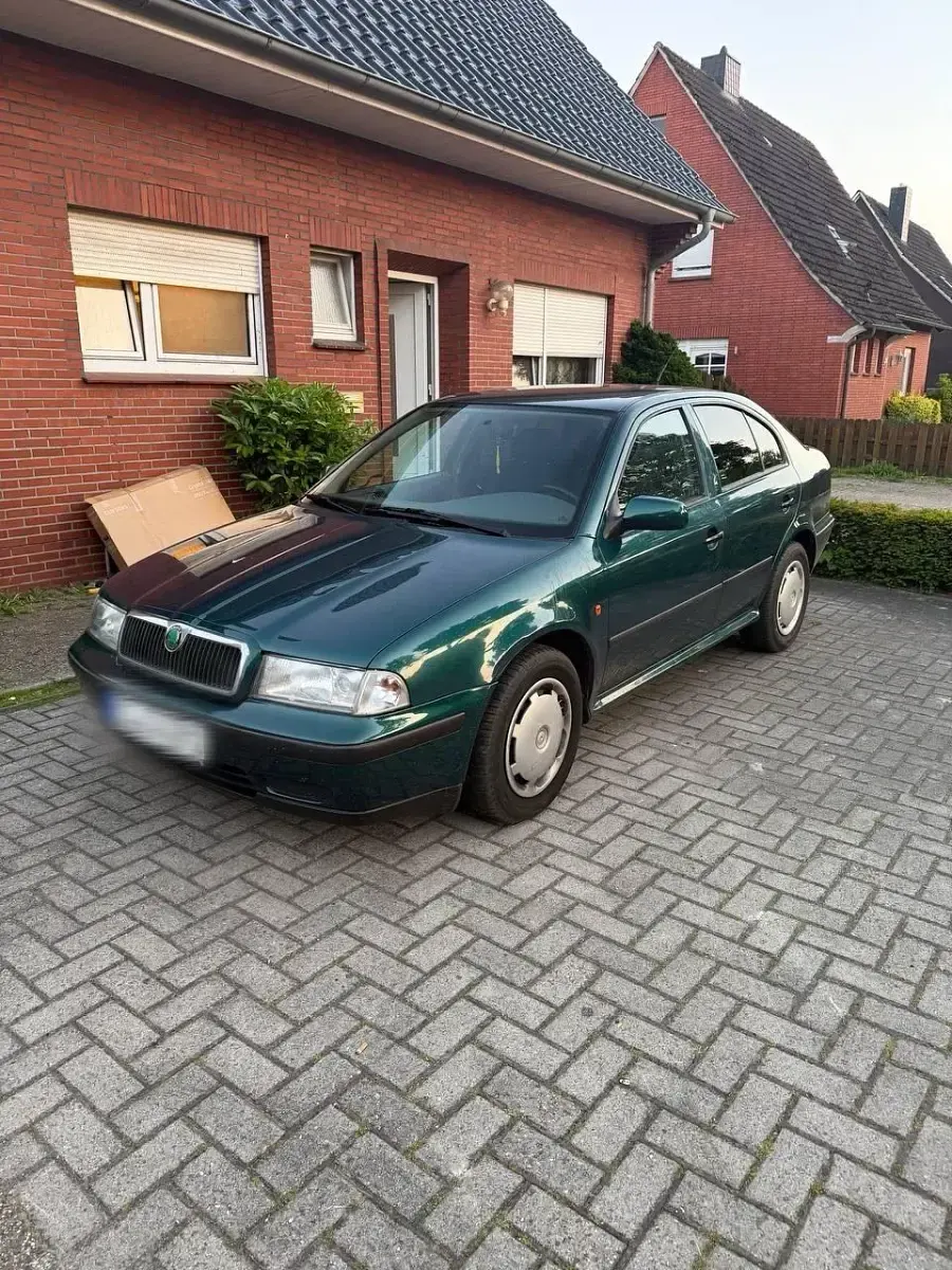 Używany Skoda Octavia 75 KM (55 kW) 1997 Zielony Sedan/Limuzyna