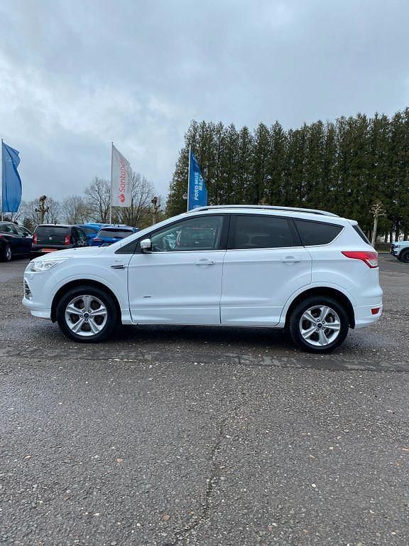 Gebraucht Ford Kuga Individual 179 PS (131 kW) 2015 Weiß SUV