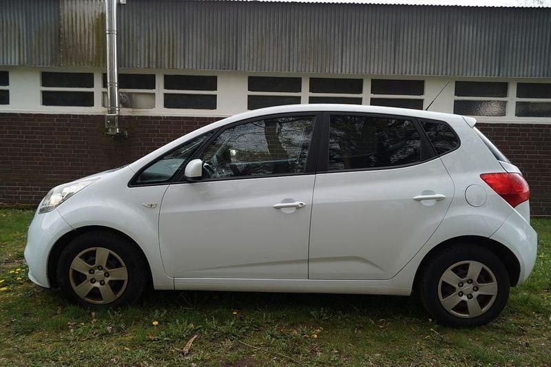 Gebraucht Kia Venga 90 PS (66 kW) 2018 Weiß Kleinwagen