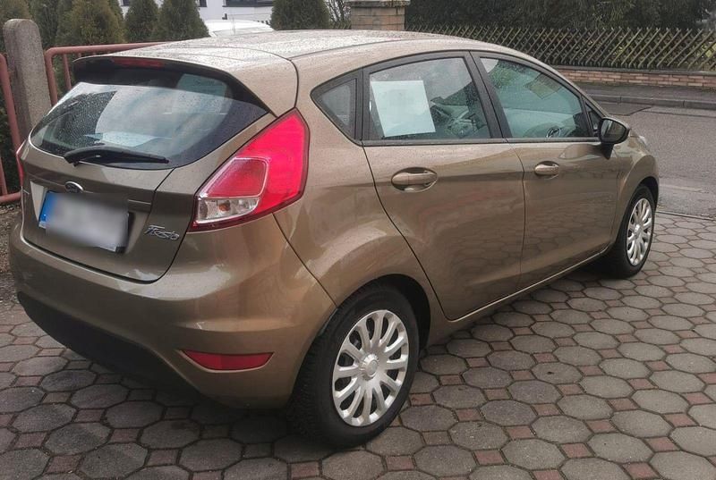 Gold Gebraucht 2013 Ford Fiesta Trend Kleinwagen | 2.200 € - Bild 1/4