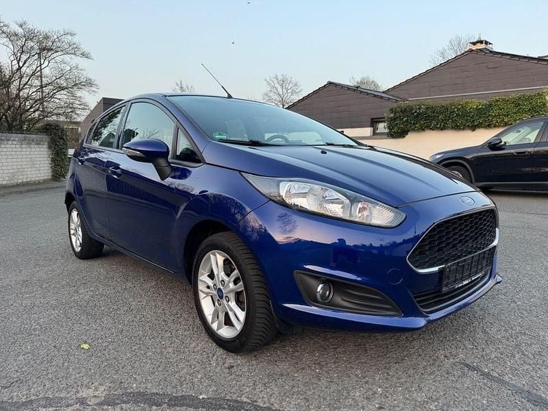 Gebraucht Ford Fiesta 82 PS (60 kW) 2016 Blau Limousine