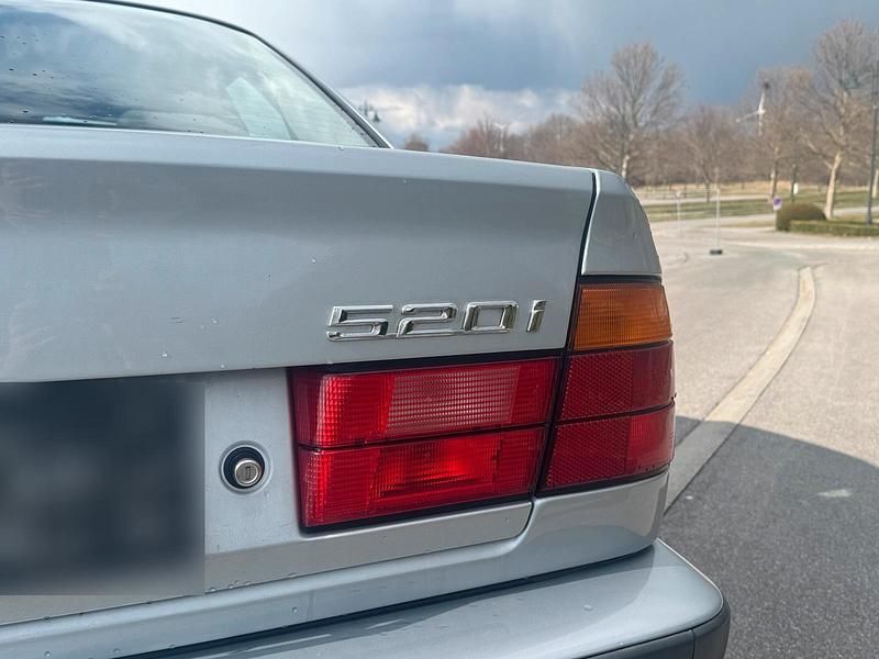Second-hand BMW 520 150 CP (110 kW) 1995 Argintiu Berlinǎ