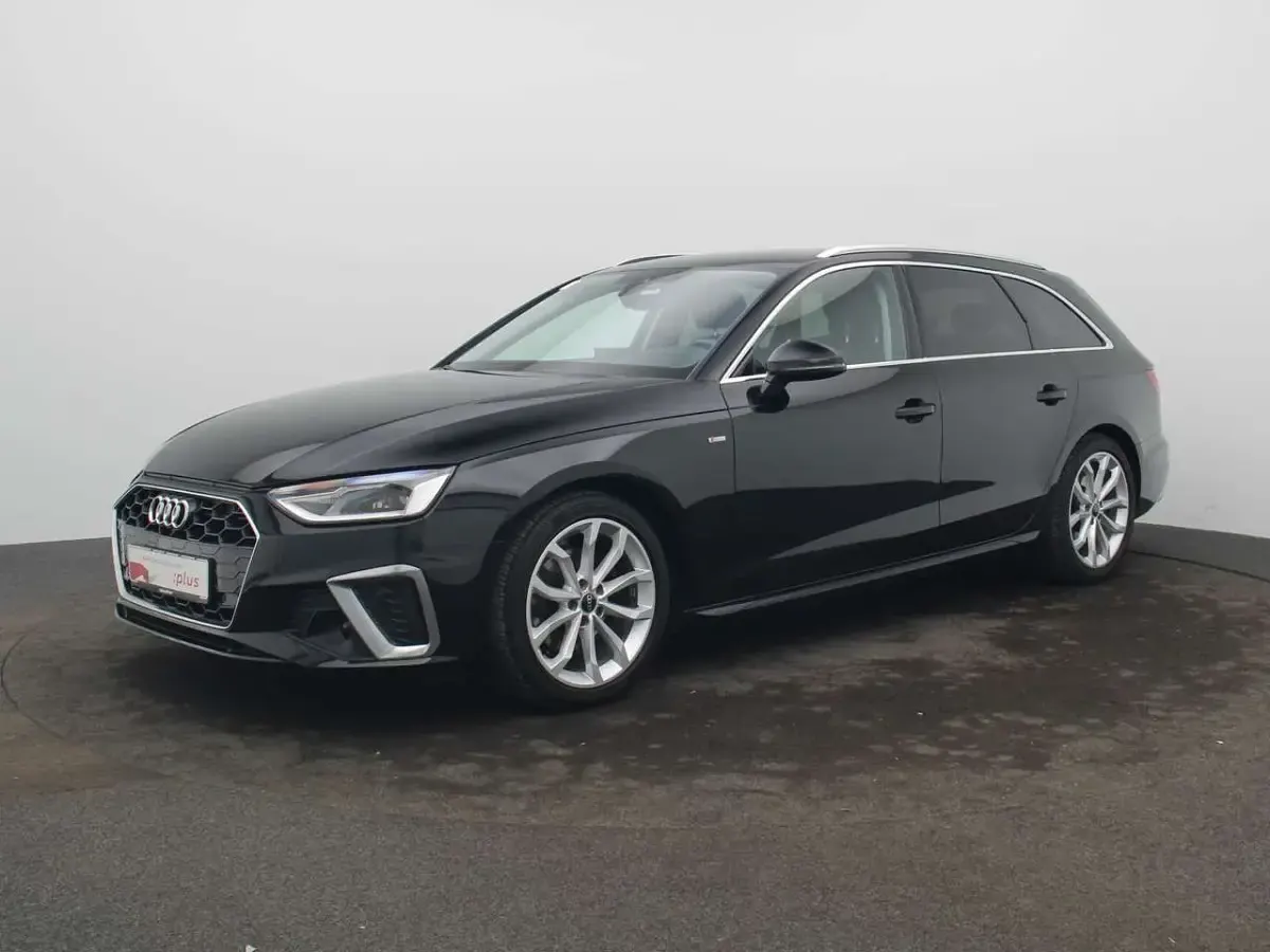Gebraucht Audi A4 S-Line 163 PS (119 kW) 2023 Mythosschwarz metallic Kombi
