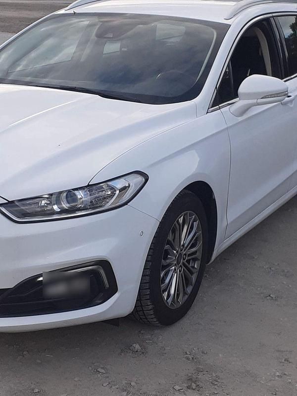 Weiß Gebraucht 2020 Ford Mondeo Vignale Kombi | 16.000 € (Teuer) - Bild 1/4