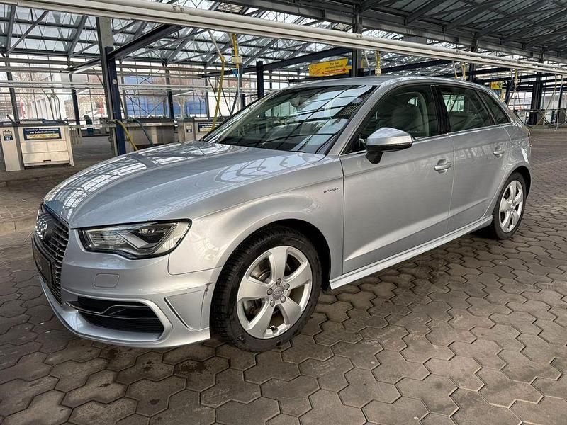 Gebraucht Audi A3 Ambiente 150 PS (110 kW) 2015 Silber Limousine