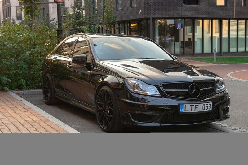 Schwarz Gebraucht 2014 Mercedes C63 AMG AMG Limousine | 38.900 € - Bild 1/4