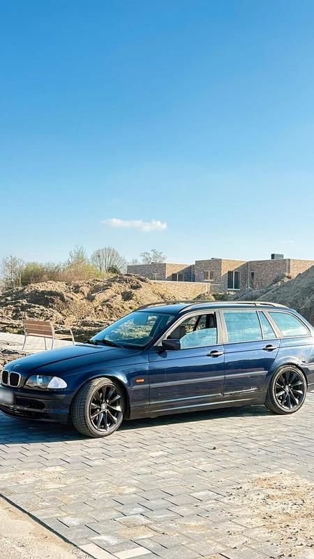 Gebraucht BMW 320 120 PS (88 kW) 2001 Blau Kombi