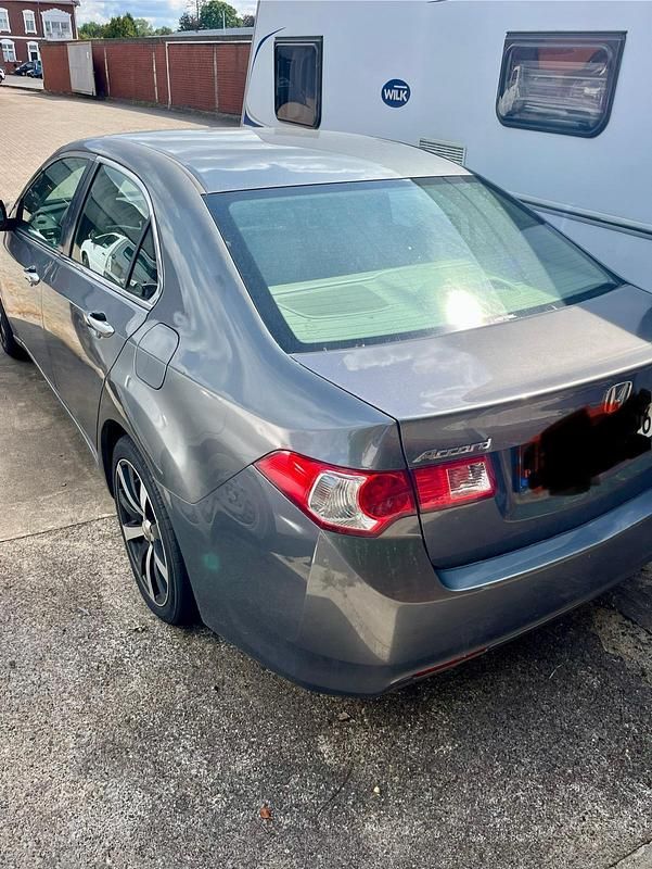 Grau Gebraucht 2009 Honda Accord Limousine | 1.500 € (Fairer Preis) - Bild 1/4