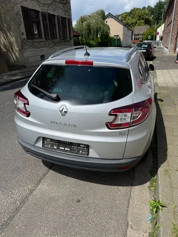 Gebraucht Renault Mégane III Dynamique 131 PS (96 kW) 2011 Silber Limousine